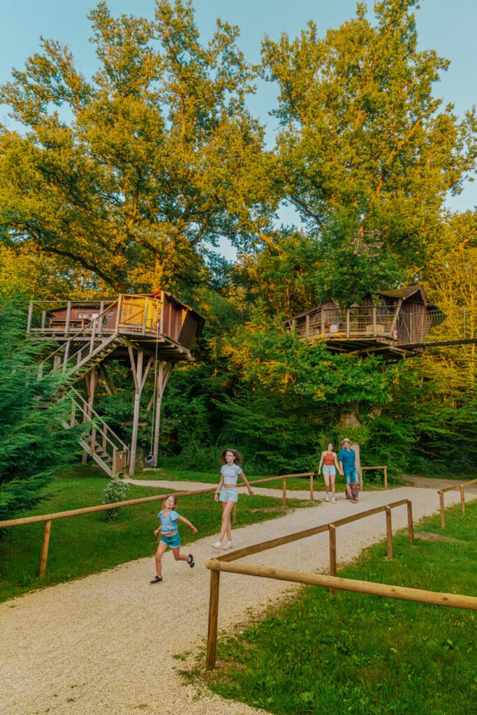 Cabane_dans_les_arbres_a_Defiplanet_-Agence_Zebrelle_Bastien_SAUVE-20998-1200px